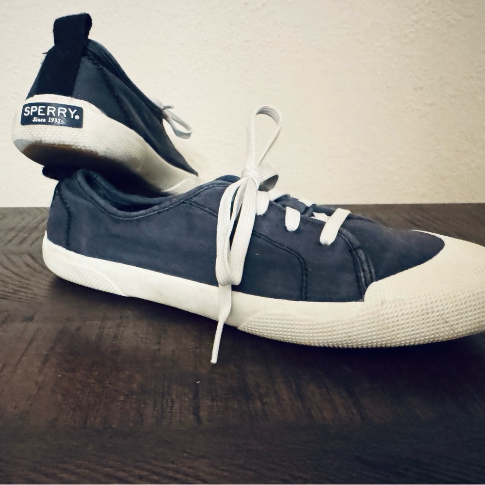 Sperry Women’s‎ Navy Canvas Sneakers Size 8